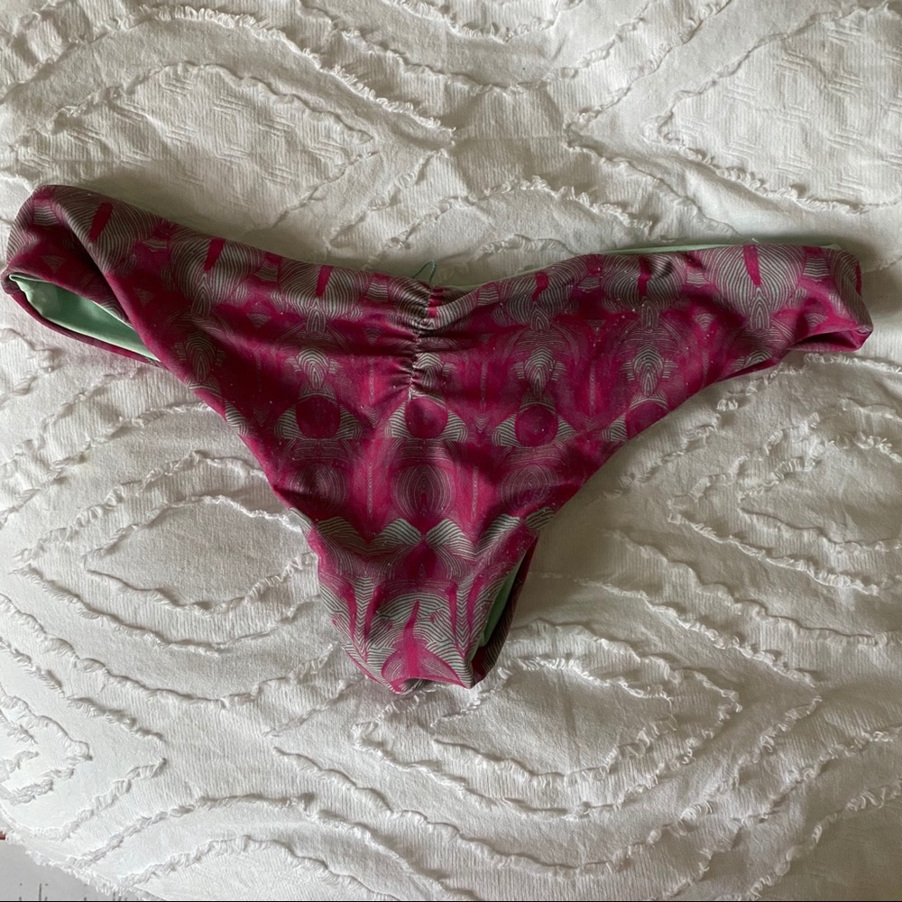 L space reversible bottoms!
